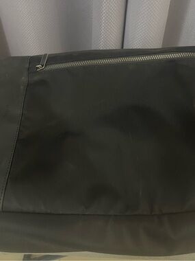 Targus Black Laptop Tote with Front Zipper